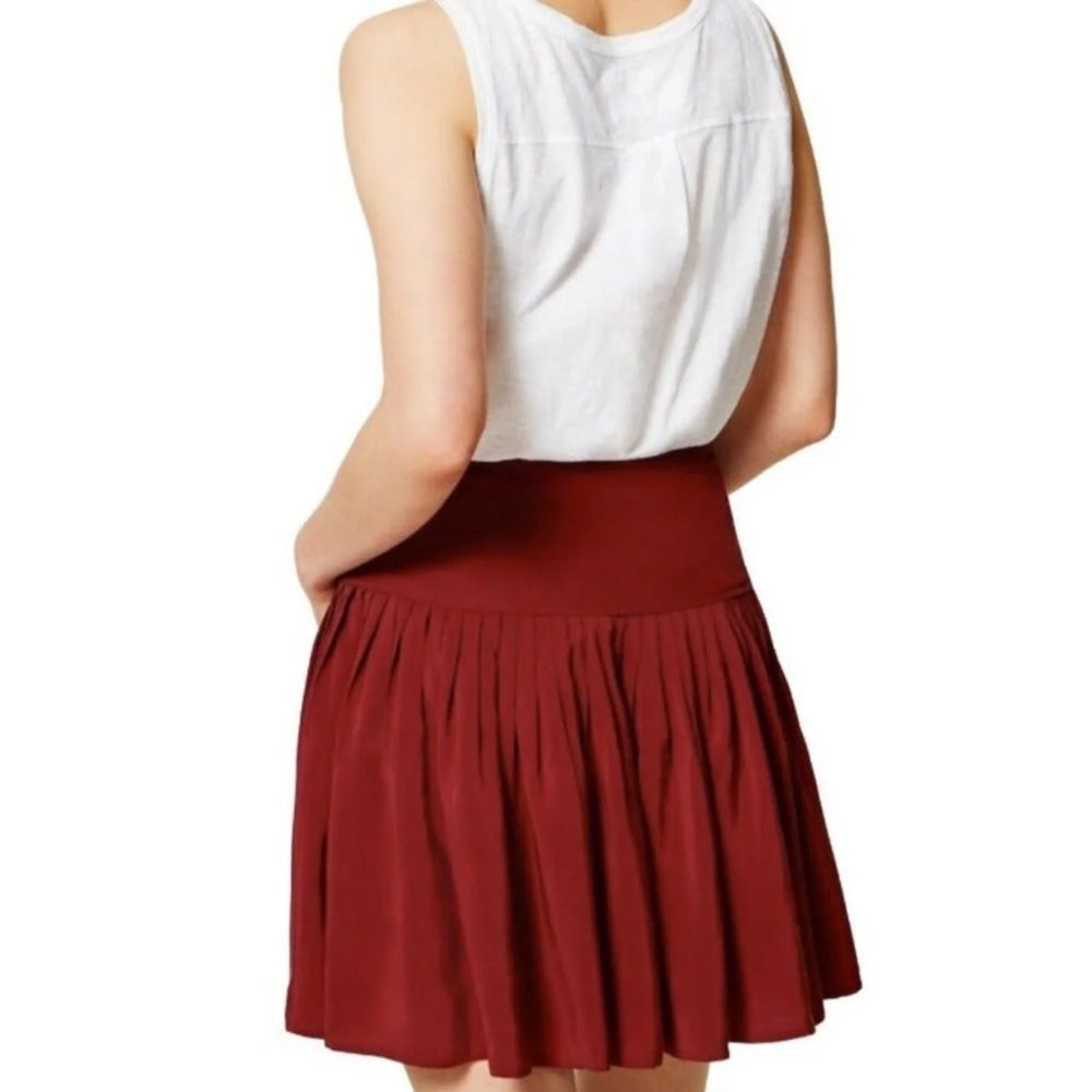 BNWOT Ann Taylor LOFT red pleated mini skirt - Picture 2 of 6